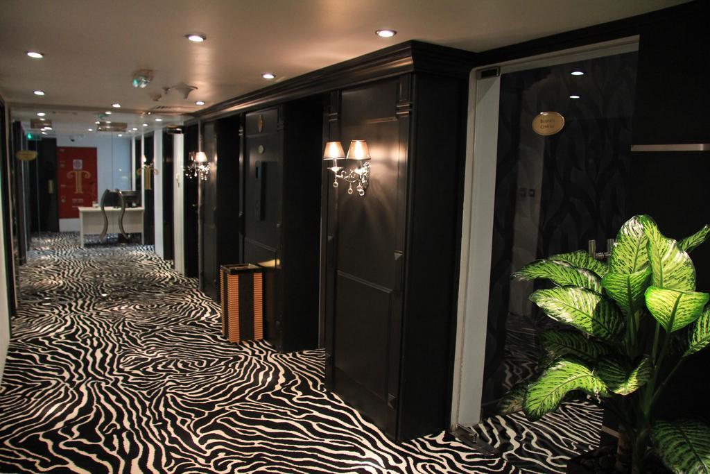 Trianon Royal Hotel Abu Dhabi Exterior photo