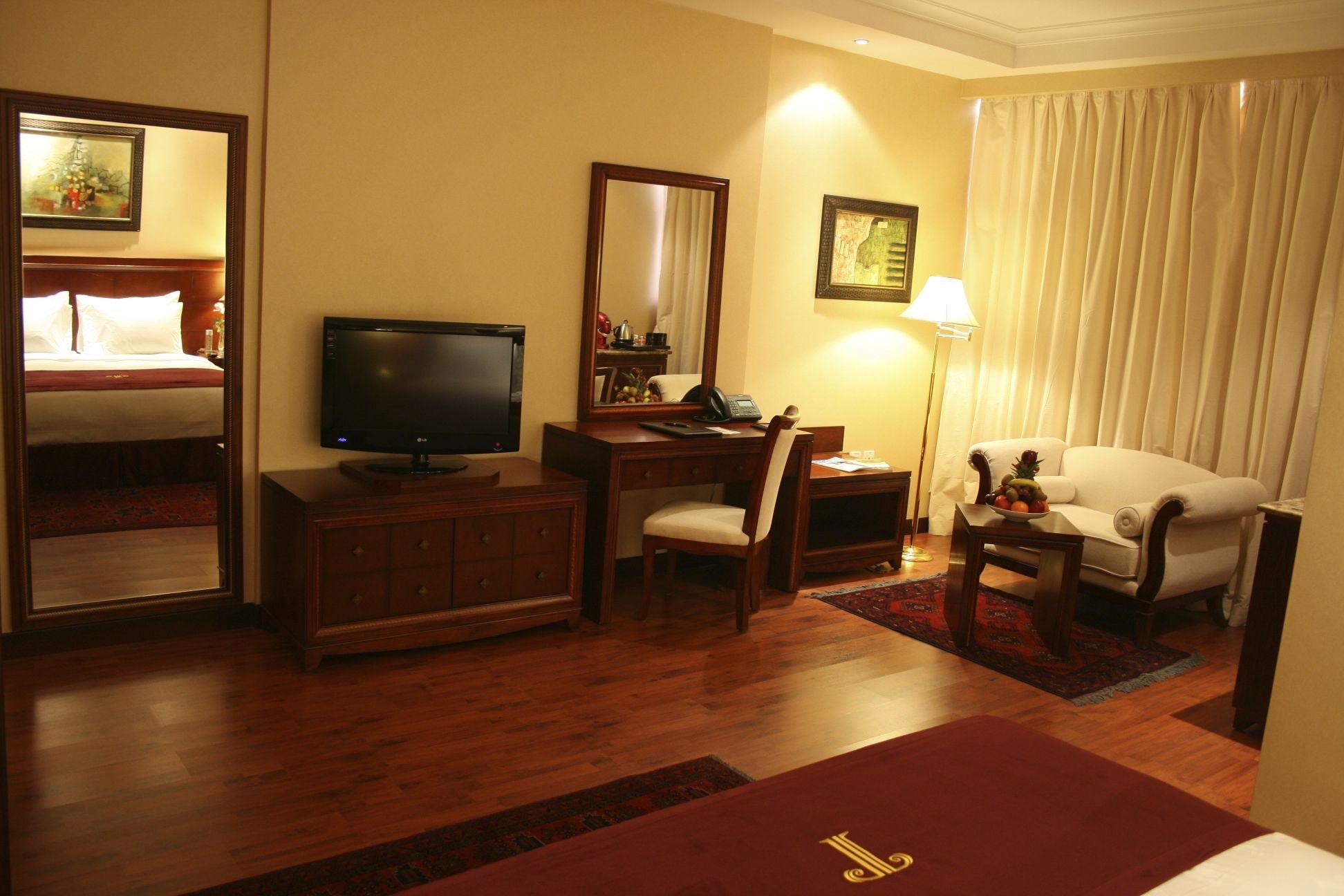Trianon Royal Hotel Abu Dhabi Exterior photo