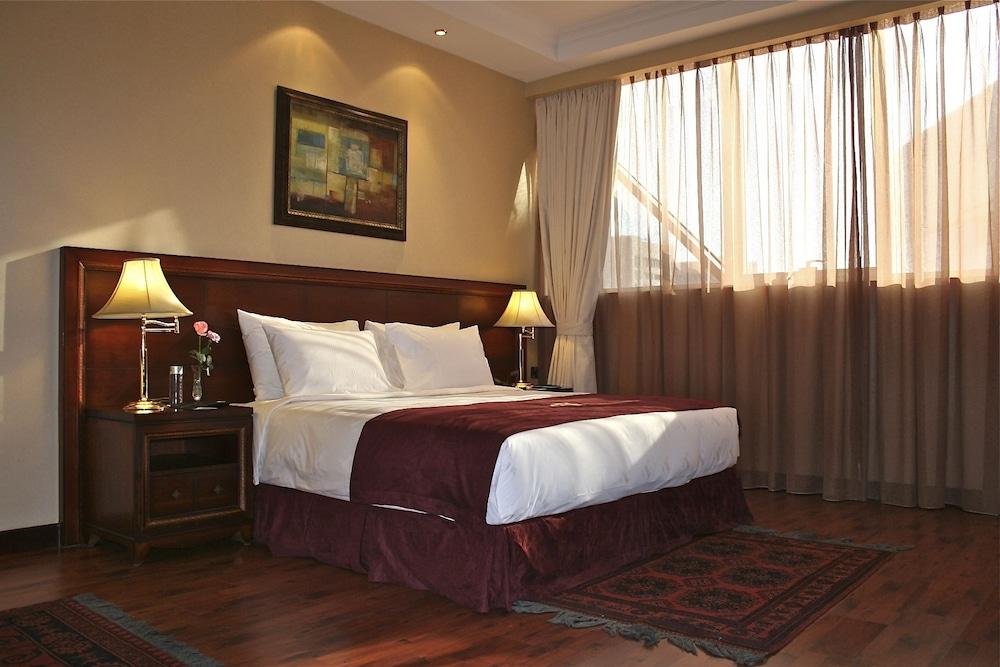 Trianon Royal Hotel Abu Dhabi Exterior photo