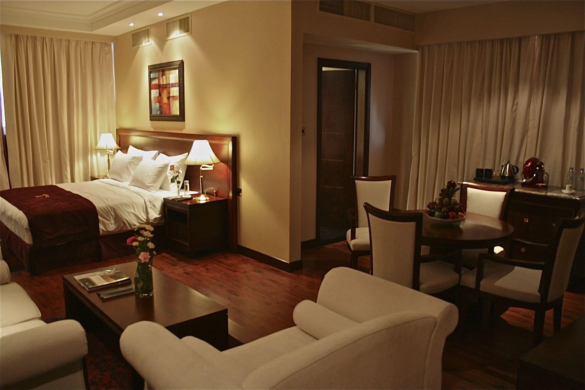 Trianon Royal Hotel Abu Dhabi Room photo