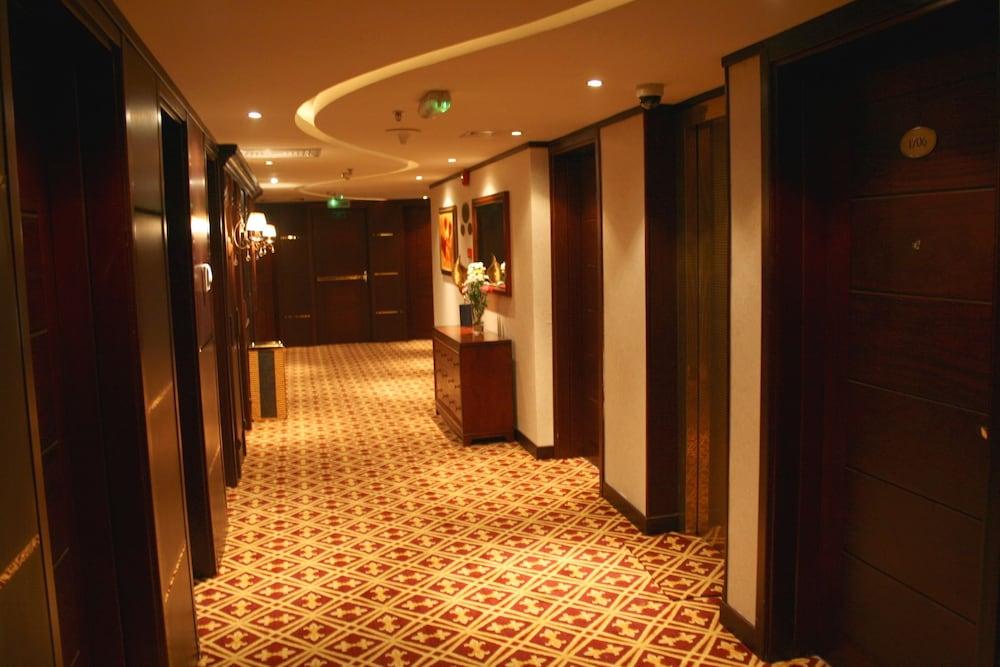 Trianon Royal Hotel Abu Dhabi Exterior photo