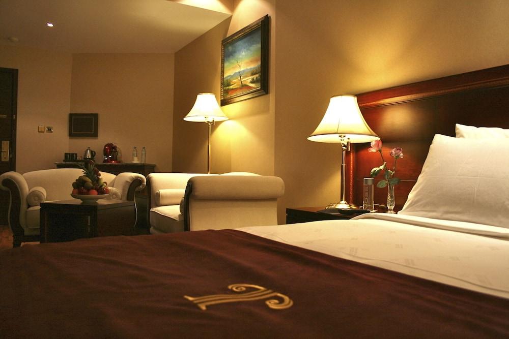 Trianon Royal Hotel Abu Dhabi Exterior photo