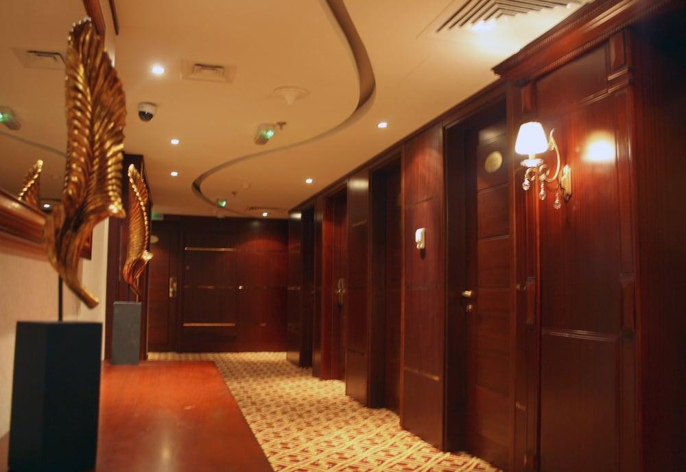 Trianon Royal Hotel Abu Dhabi Exterior photo
